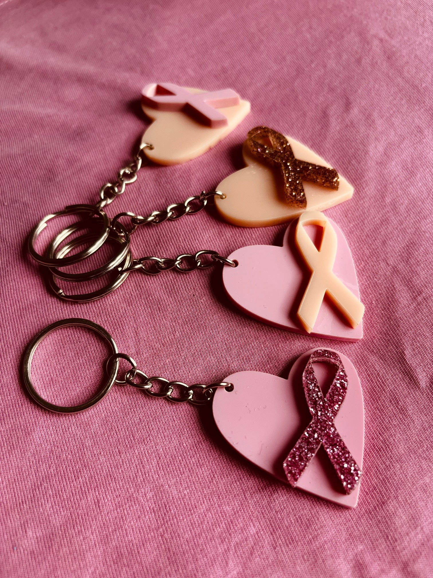 PORTE-CLEFS COEUR RUBAN -OCTOBRE ROSE