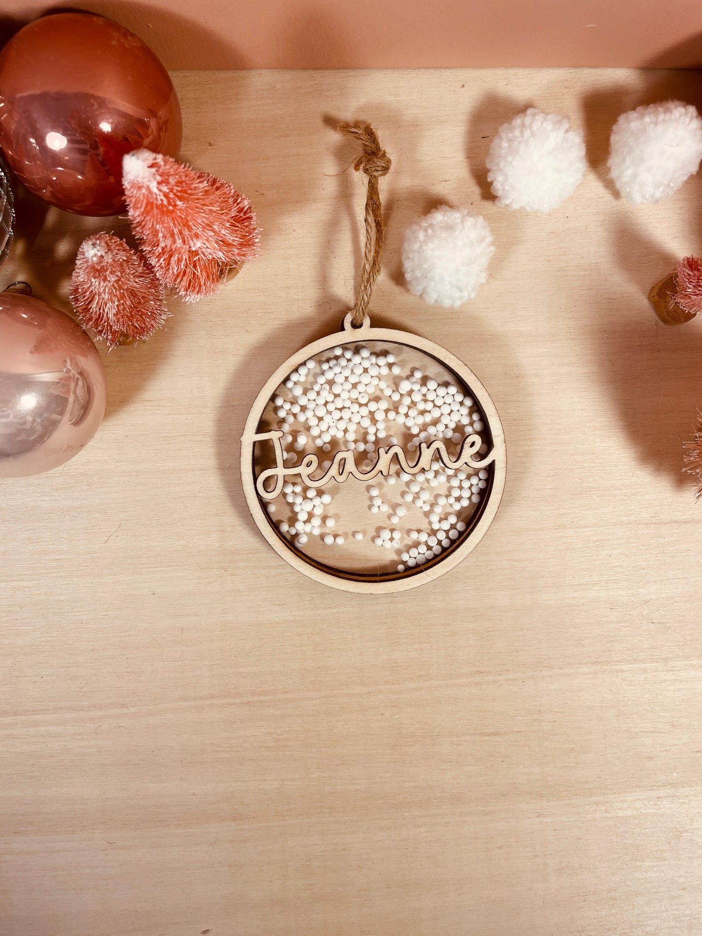 BOULE DE NOËL A SECOUER - PRÉNOM - PERSONNALISABLE