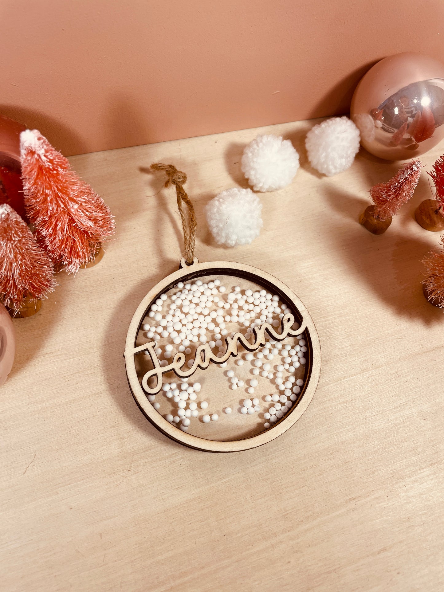 BOULE DE NOËL A SECOUER - PRÉNOM - PERSONNALISABLE