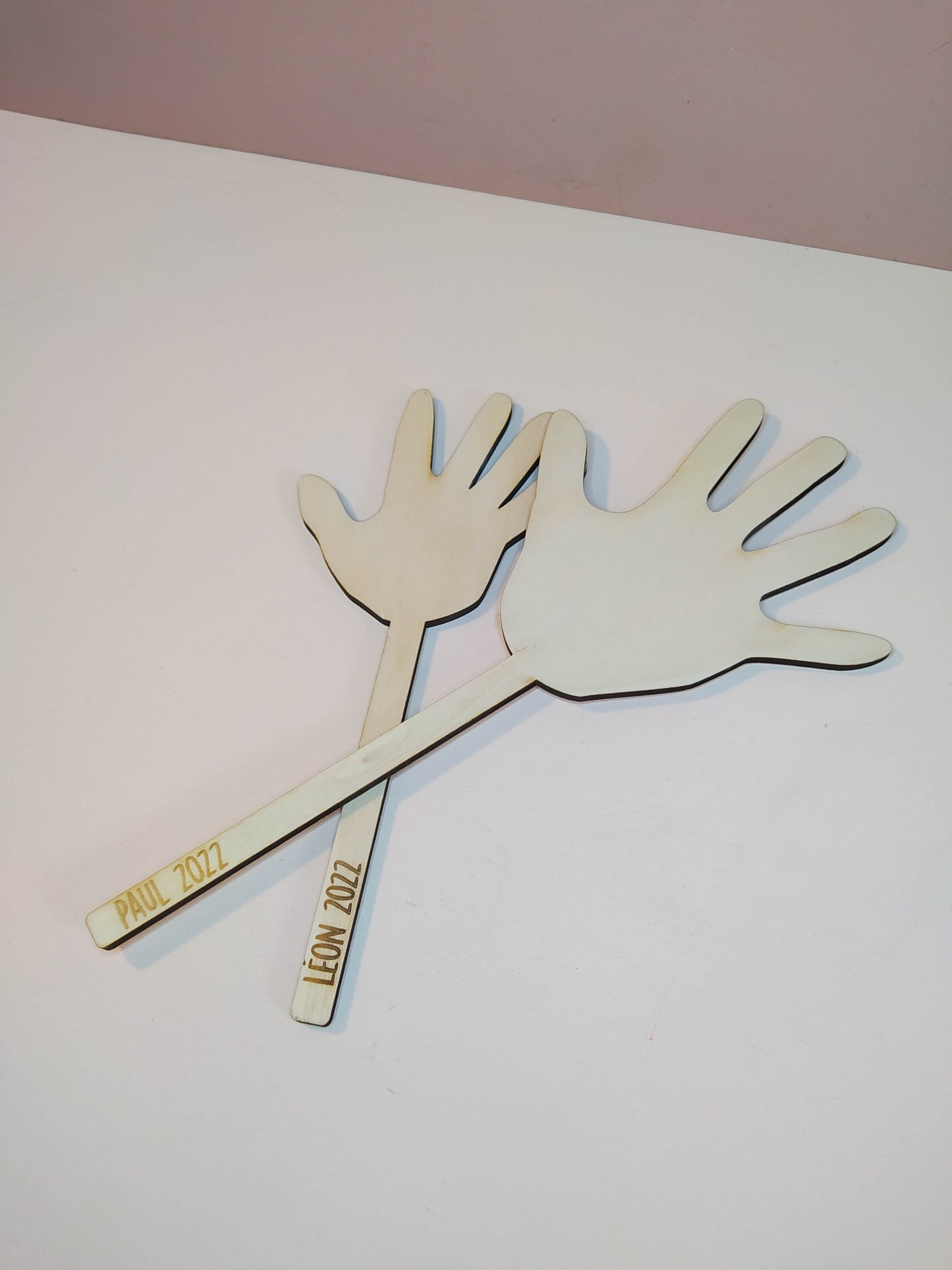 MAIN EN BOIS - ENFANT PERSONNALISÉ