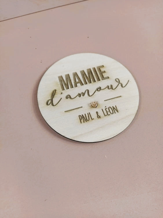 PANCARTE RONDE  MAMIE COEUR - PERSONNALISABLE